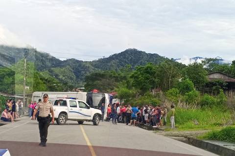 Siete heridos por volcamiento de bus en Yantzaza, en la provincia de Zamora Chinchipe