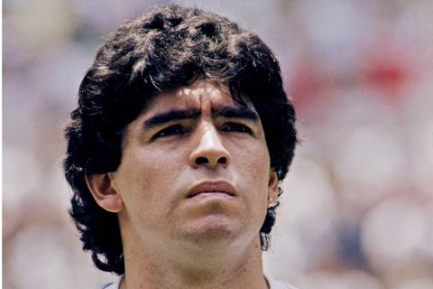 Hijos de Diego Maradona quieren recuperar en París su Balón de Oro, que habría sido robado por la mafia de Nápoles