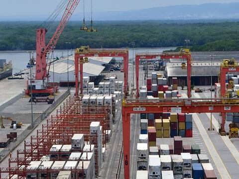 El puerto y comercio impulsan a Guayaquil