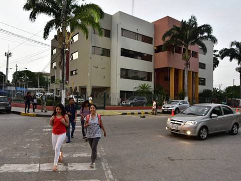 53 mil alumnos forjan pasos en U. de Guayaquil