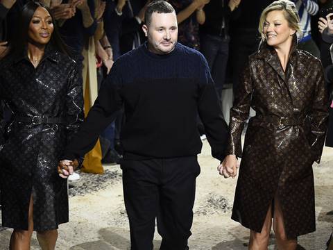 Kate Moss y Naomi Campbell en desfile sorpresa para despedir a director artístico de Louis Vuitton
