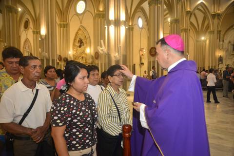 ‘Necesitamos más tranquilidad, mayor seguridad’: fieles que acuden a misa de Miércoles de Ceniza levantan clamor por situación del país
