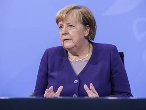 Exgobernante de Italia propone a Ángela Merkel para mediar entre Rusia y Ucrania