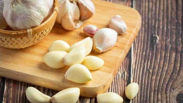 Así debes comer el ajo si buscas bajar rápido el colesterol y los triglicéridos: ¿Cuando es mejor comerlo?