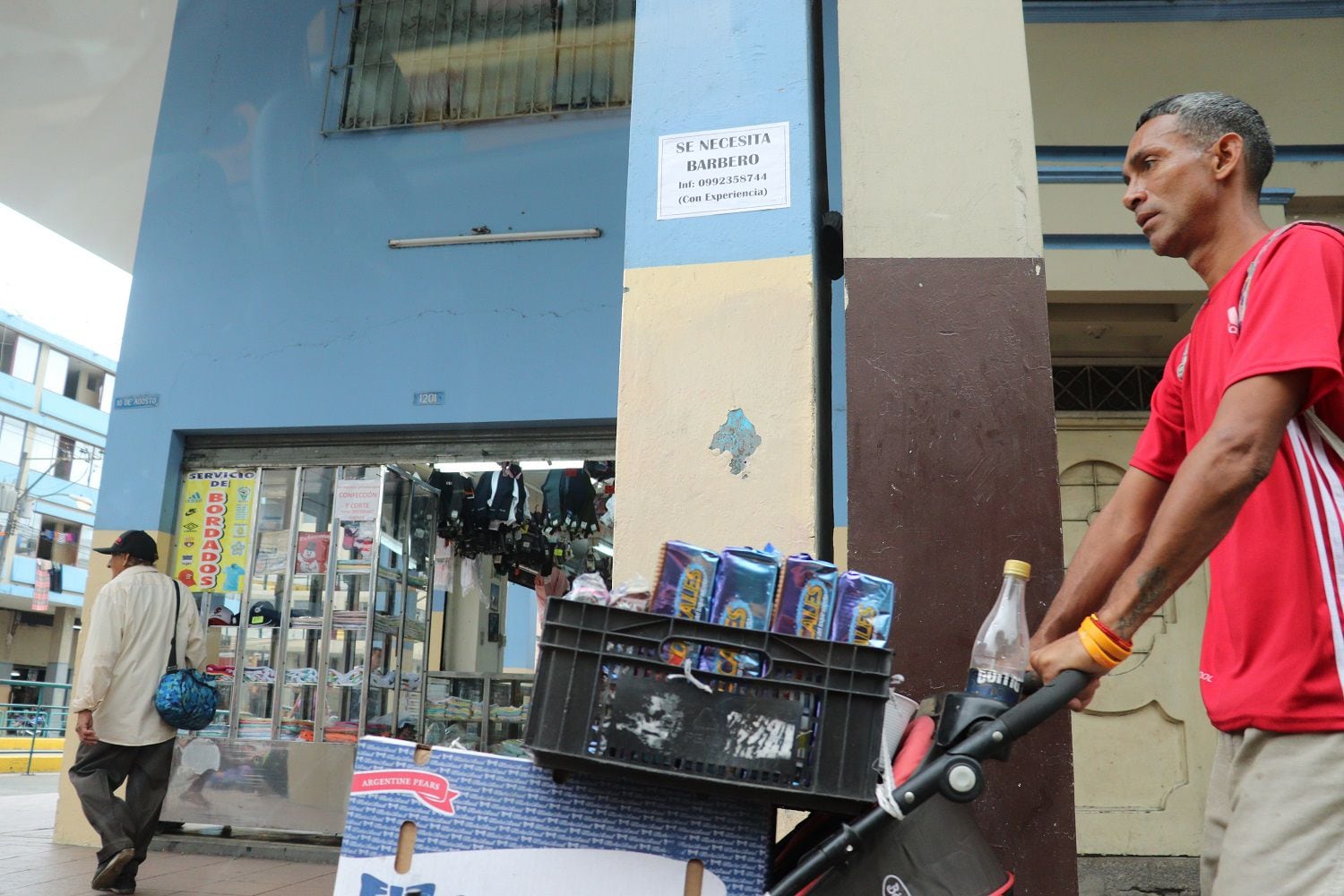 Desempleo baja al 4 % y la pobreza cae a nivel de antes de la pandemia, según cifras oficiales de Ecuador