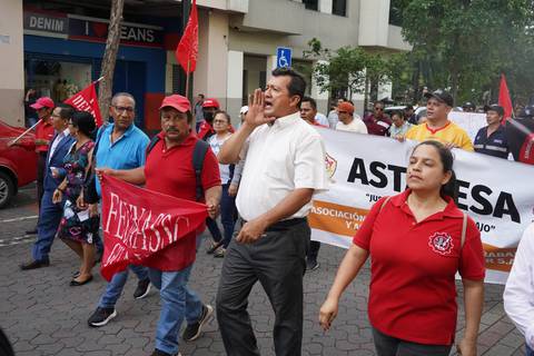 Frente Unitario de Trabajadores convoca a una movilización por el Día del Trabajo y para festejar que ganó el no en las preguntas D y E del referéndum