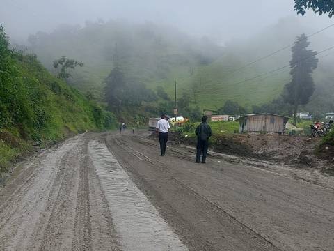 Vía Balbanera-Pallatanga-Guayaquil está habilitada luego de intervención por acumulación de lodo en la carretera