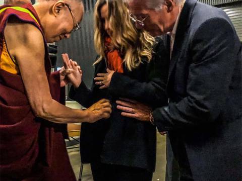 Dalái Lama bendice próximo hijo del actor Richard Gere