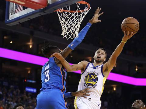 Stephen Curry lidera la tabla de anotadores de la NBA en la presente temporada