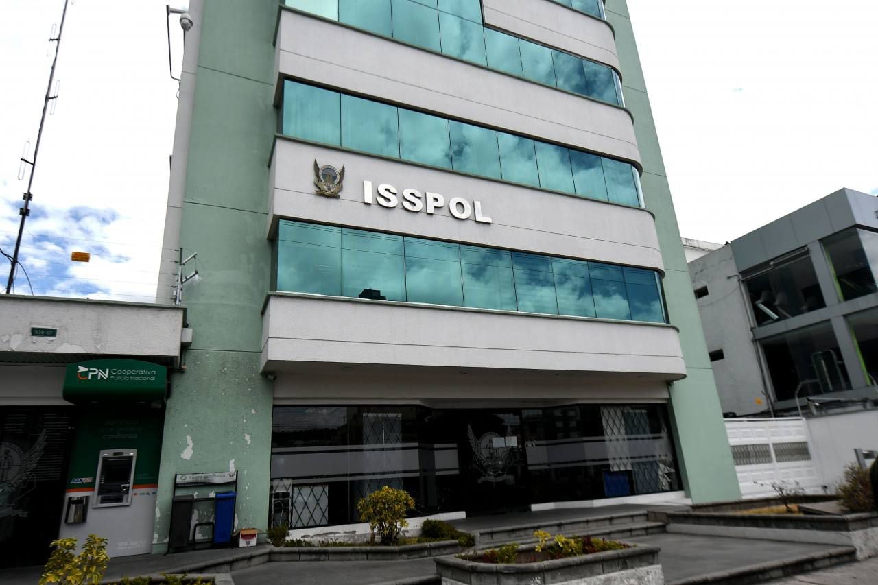 El exdirector de Riesgos del Isspol  John Luzuriaga  recibió sobornos de las empresas de Chérrez de tres maneras