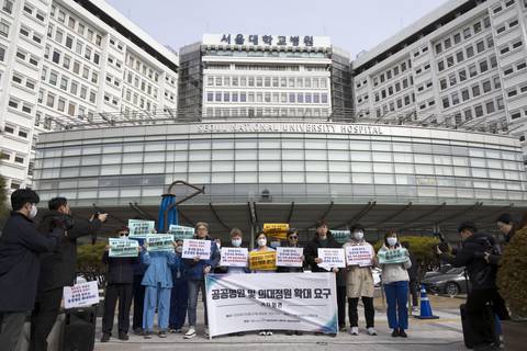 ¿Por qué los médicos en Corea del Sur están abandonando sus puestos?