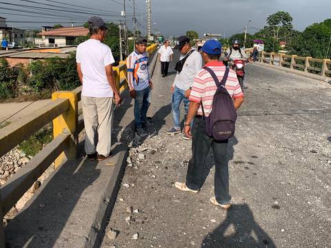 Atentado con explosivos en el puente que conecta Machala con cantón El Guabo 