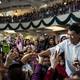 Actor que imita a Duterte causa revuelo en una misa en Hong Kong