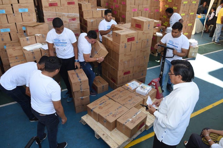 ¿La entrega de libros municipales llega a su fin? En escuelas particulares de Guayaquil hay incertidumbre por la provisión del material