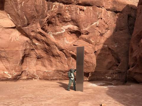 Grupo removió monolito de Utah tras invasión de turistas que dejaron desechos en el desierto