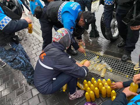 Casi 500 botellas con licor fueron retiradas en pregón por fiestas de Quito