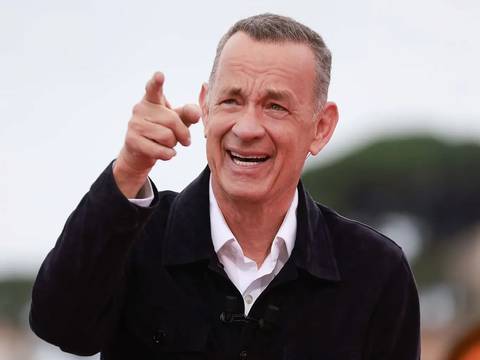 Preocupa la salud de Tom Hanks: Un video revela que es incapaz de controlar su temblorosa mano derecha