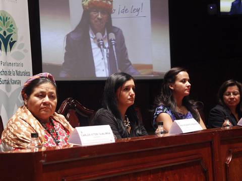Rigoberta Menchú habló de las luchas sociales en la Asamblea Nacional