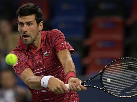 Novak Djokovic se pasea en el Masters de Shanghái