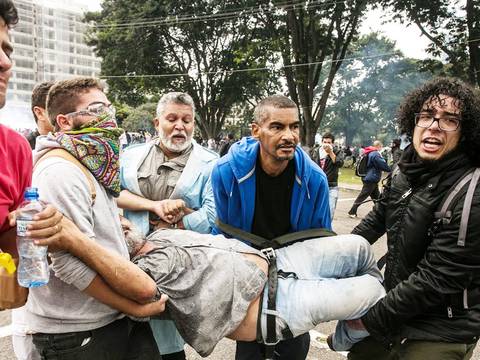 Fuerte protesta de maestros en calles de Curitiba