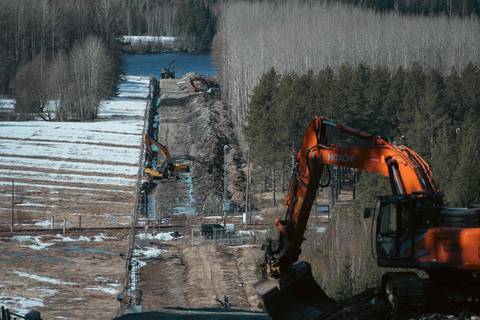Finlandia ya realiza obras de su futura cortina de hierro en la enorme frontera con Rusia