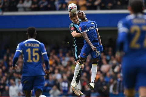 Moisés Caicedo, semifinalista con Chelsea, en FA Cup: sufre para vencer al Leicester 