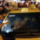 Sicarios balearon a una mujer en el interior de un taxi 