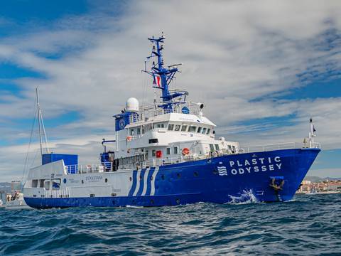 Plastic Odyssey, navío que impulsa soluciones contra contaminación plástica, visita Guayaquil