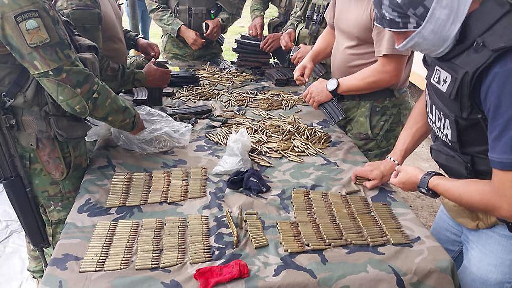 Incursión de grupos irregulares de Colombia obliga a intensificar patrullaje militar en la frontera norte de Ecuador; aprehensiones produjeron cruce de fuego 