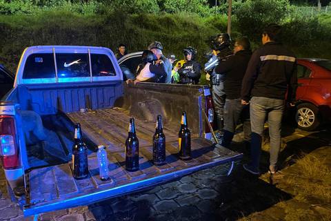 Más de 50 personas fueron encontradas rompiendo la ley seca en el centro de Quito
