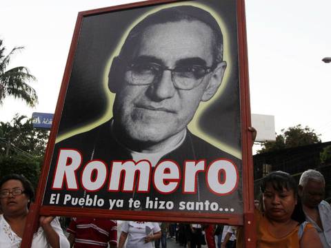 El papa Francisco canonizaría al salvadoreño Óscar Romero en 2019