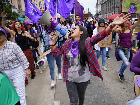 Con carteles y tambores se realizó marcha por el Día de la Eliminación de la Violencia contra la Mujer