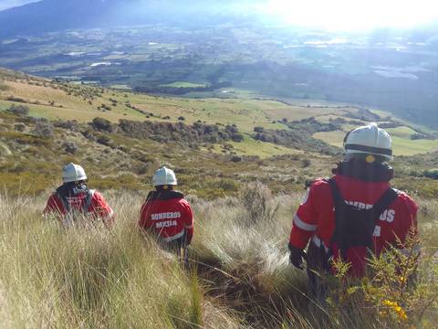 Después de 16 horas de búsqueda, tres ciudadanos extraviados fueron encontrados en el cerro El Corazón