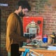 ¿De qué se trata ‘Pared con pared’? La película de Netflix protagonizada por Aitana muestra los cotizados robots de un creativo ecuatoriano