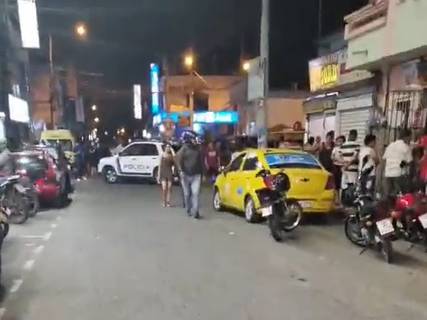 Balean a ocho personas en local de comida de Manta