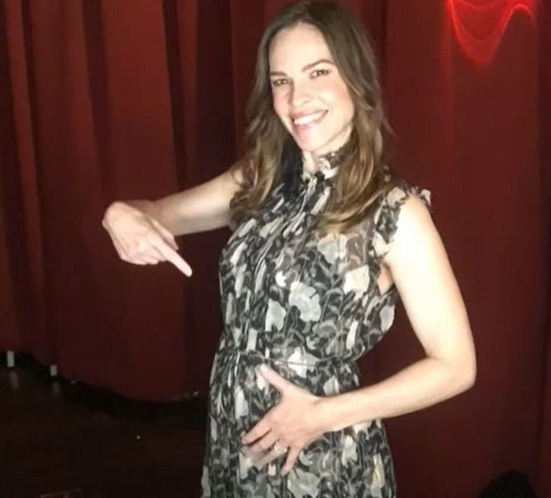 ‘No puedo creerlo’, dice Hilary Swank al quedar embarazada  de gemelos. A sus de 48 años de edad se estrenará como mamá