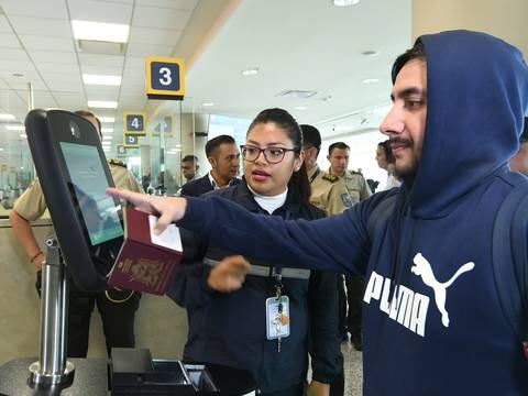 Tres pasos en migración biométrica en Ecuador: plan piloto se ejecuta en aeropuerto de Quito