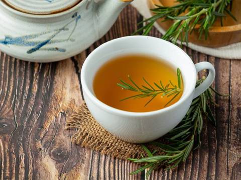 Cómo preparar té de romero para mejorar la circulación sanguínea y reducir las varices