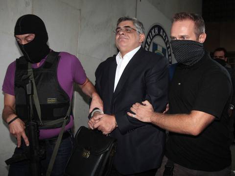Apresan a líder y diputados neonazis griegos, acusados de asesinato