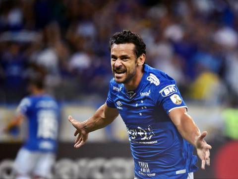 Cruzeiro le hizo un 'favor' a Emelec arrollando a Huracán por 4-0