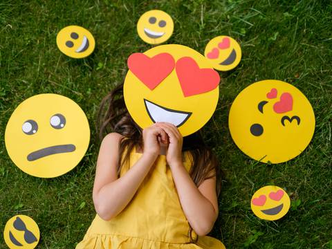 Cómo enseñarles a nuestros hijos a gestionar sus emociones sin juzgarlos