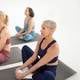 Las 3 mejores posturas de yoga para fortalecer la salud de los huesos en mujeres de 50 años