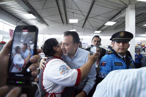 ‘Cuidado estemos frente a un caso de racismo institucional’, dice alcalde de Quito sobre agresión de agentes a ciudadano