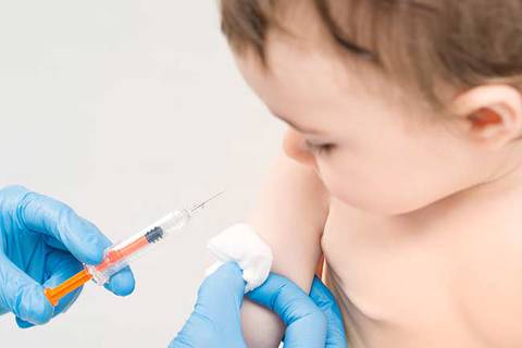 Personas de qué rango de edad requieren una vacuna contra la neumonía