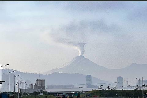 Más de ocho emisiones de gas y ceniza sumaron los tres volcanes en proceso de erupción en Ecuador