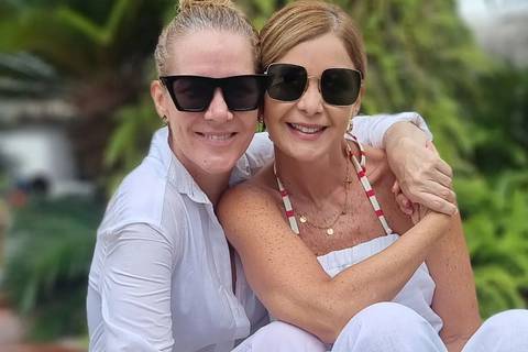 Rocío Cedeño e Irene González disfrutaron juntas del feriado en una playa de la costa ecuatoriana