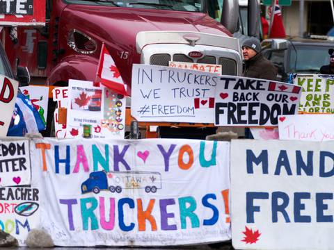 Grupos antivacunas bloquean Ottawa y quieren derribar al Gobierno de Justin Trudeau