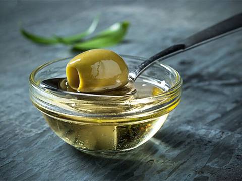 Esta es la cantidad de aceite de oliva que se puede tomar al día para prevenir el riesgo de Alzheimer, según Harvard