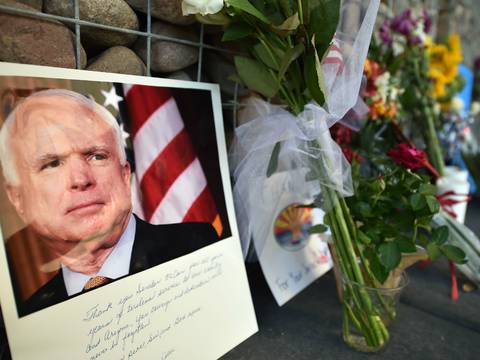 Vietnam: John McCain ayudó a "curar las heridas de la guerra"