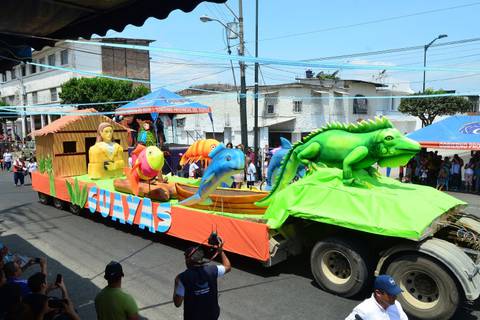 Guayas mostró su folclore e íconos en colorido desfile